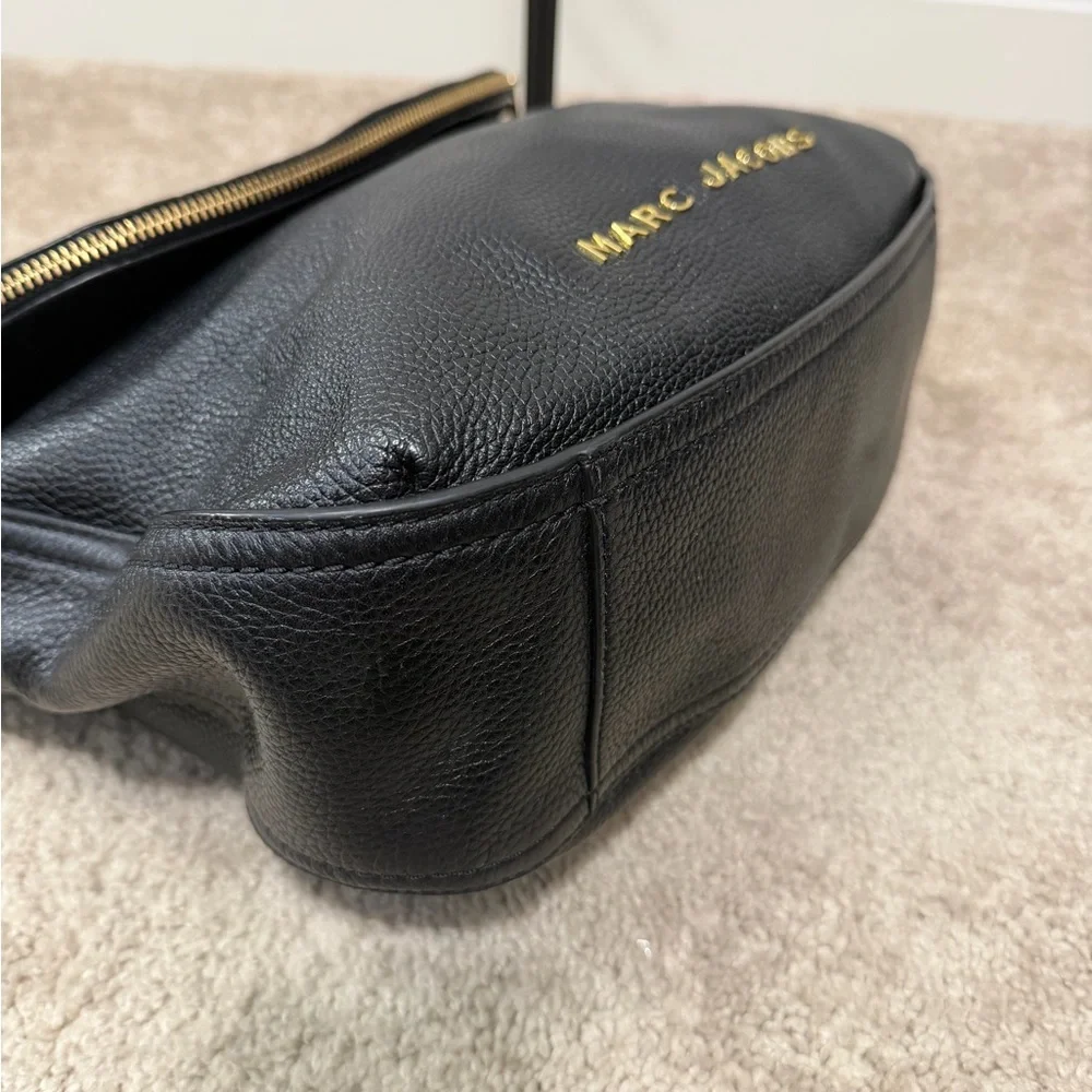 Marc Jacobs The Groove hobo bag in black pebbled leather with gold-tone hardware